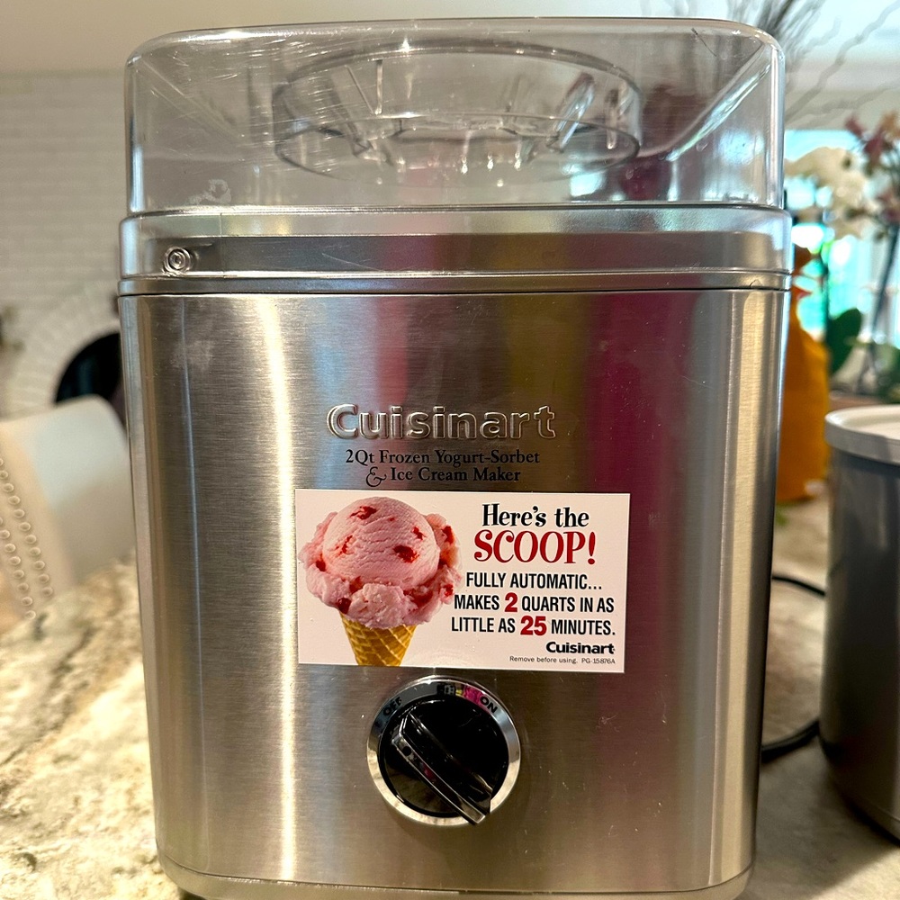 2 quart Cuisinart frozen yogurt and ice cream maker